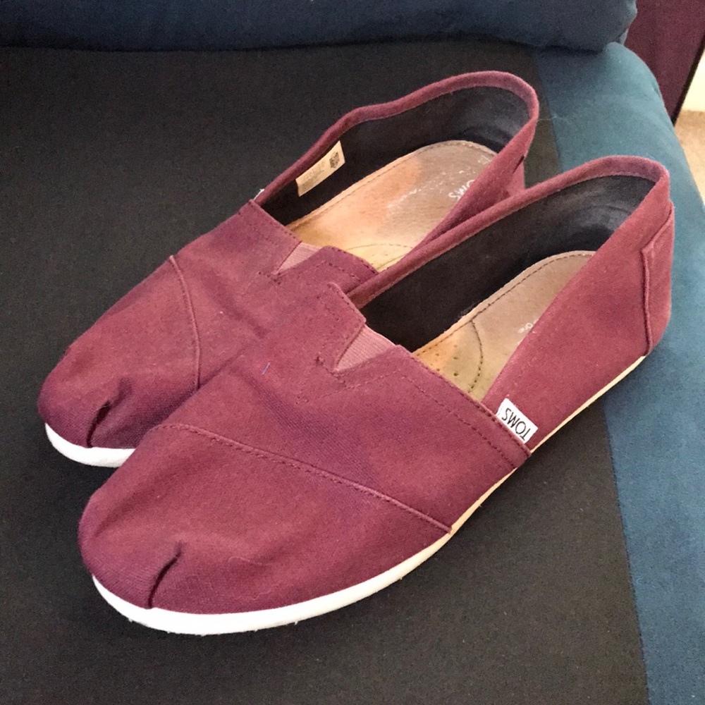 Tom’s women slip on shoes